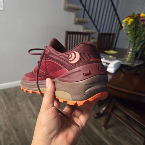 Topo  athletic - Picture 8 of 11